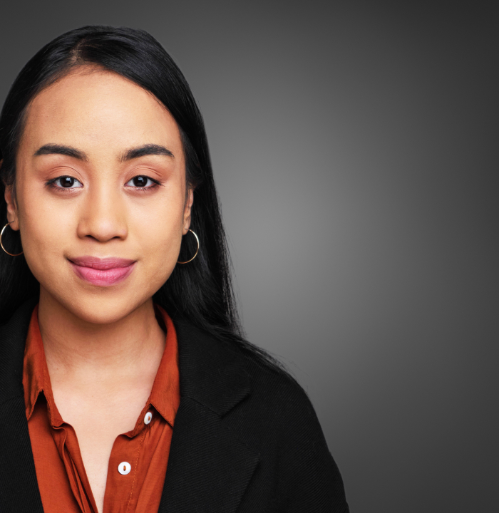 Woman wearing a buttoned shirt and a suit jacket