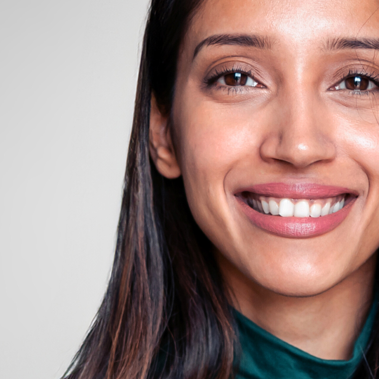 headshot-woman-gray-hair-smiling